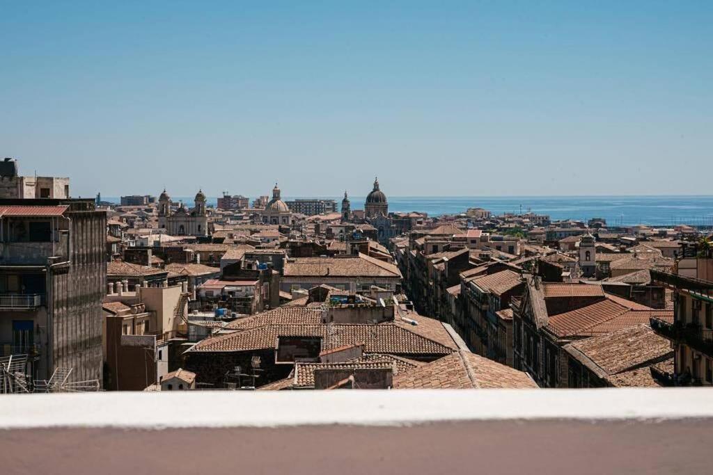 Apartamento Attico In Pieno Centro Storico Di CTA Exterior foto