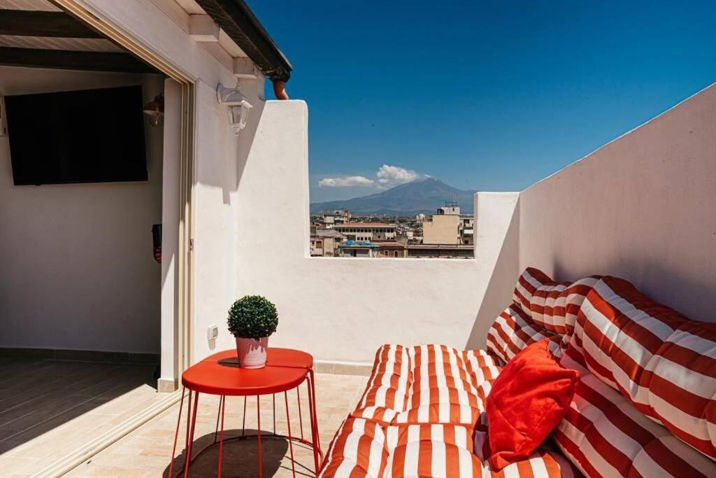 Apartamento Attico In Pieno Centro Storico Di CTA Exterior foto
